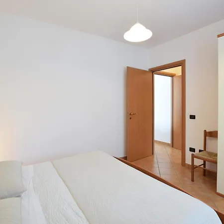 1 Bedroom Beautiful In Apartment *