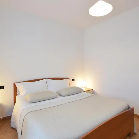 Apartment 1 Bedroom Beautiful In *