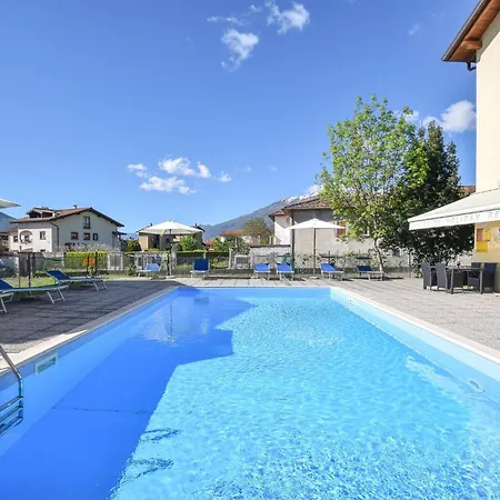 1 Bedroom Beautiful In Apartment Domaso